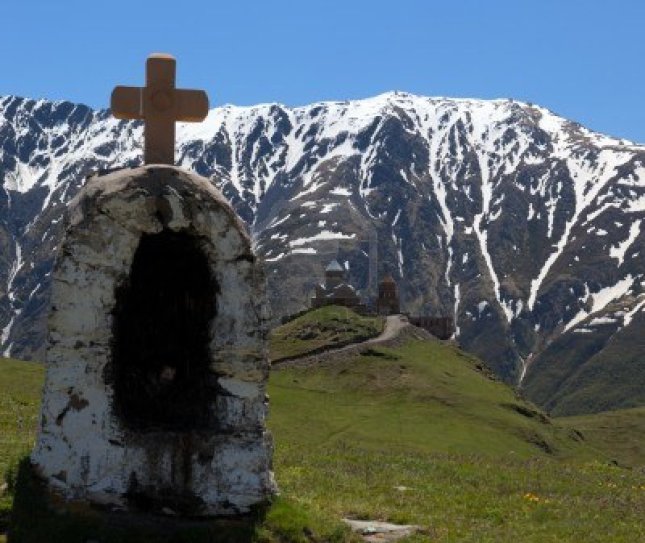 8624596-gergeti-trinity-church-and-caucasus-mountains-near-stepantsminda-formerly-kazbegi--georgia